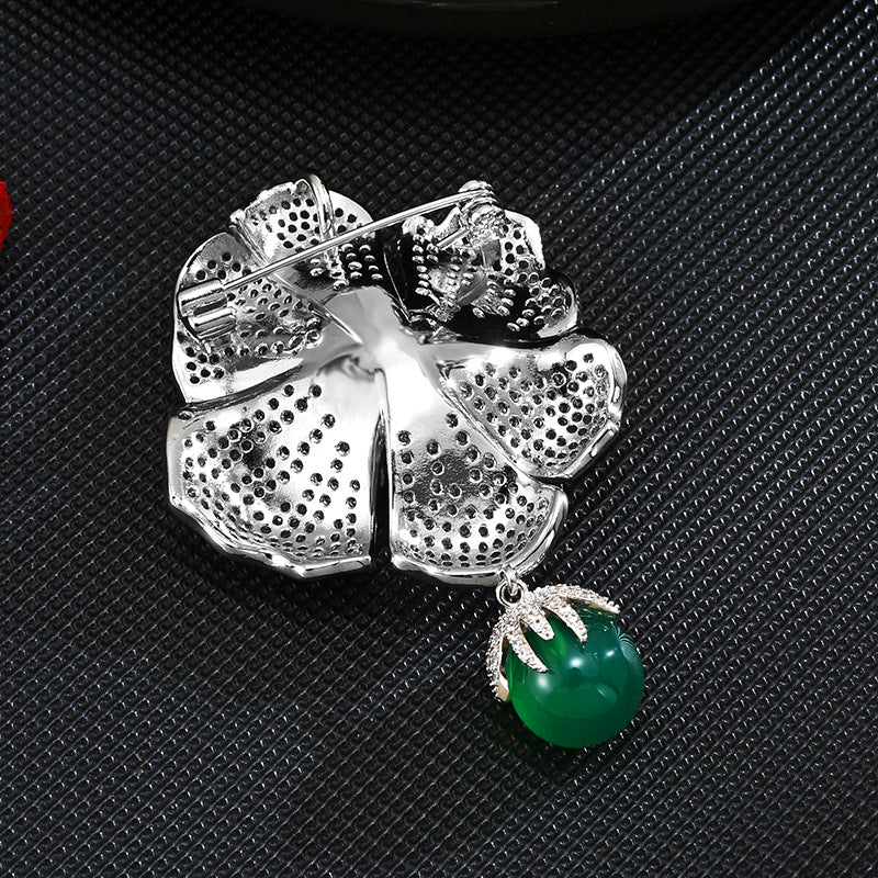 Emerald Mid Five-leaf Flower Brooch