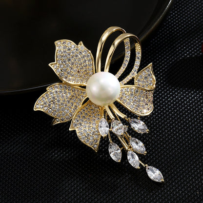 Freshwater Pearl  flower Brooch