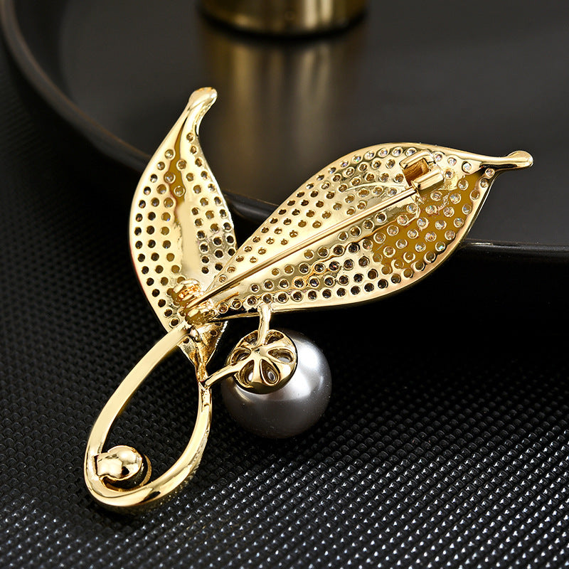 Gray Pearl Full Zircon Gold Leaf Brooch