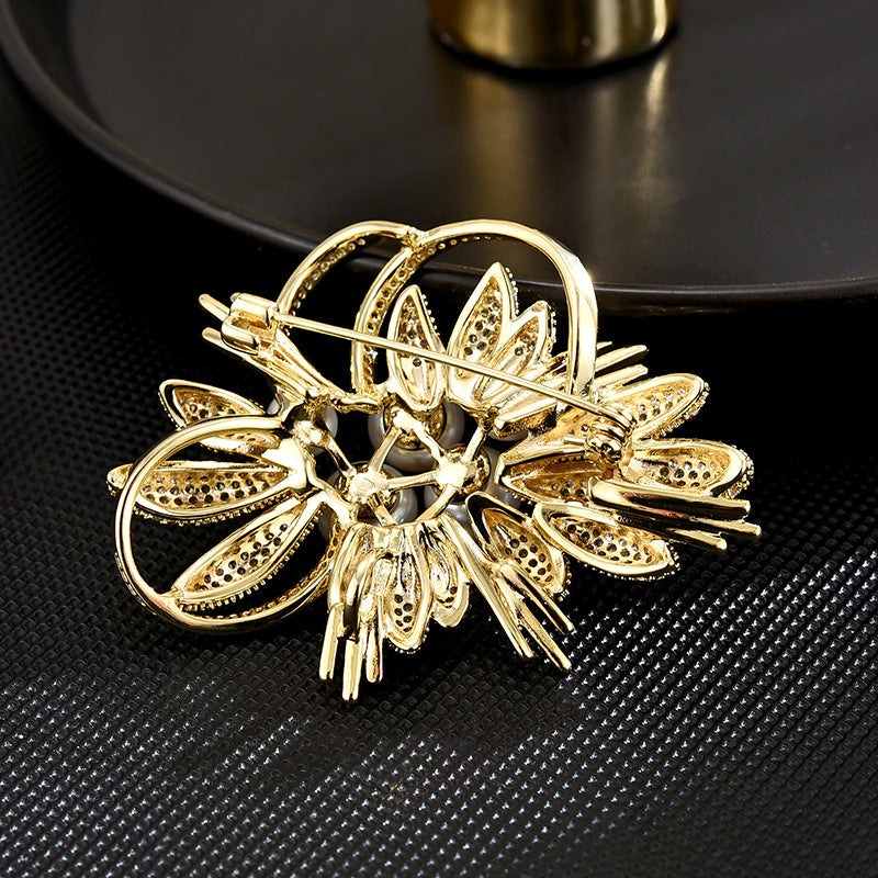 Freshwater Pearl Gold Flower Brooch