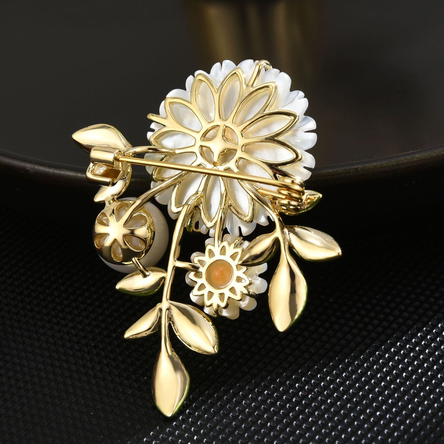 Daisy Mother-of-pearl Brooch