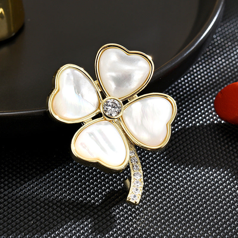 Clover White Mother-of-Pearl Gold Brooch