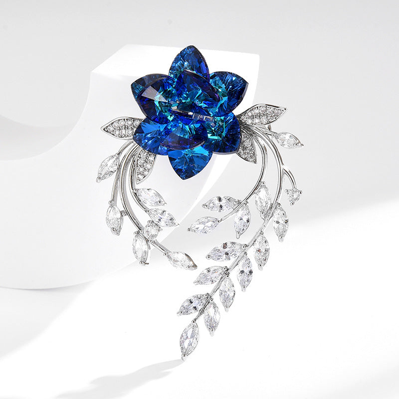 Three-dimensional Flower Brooch