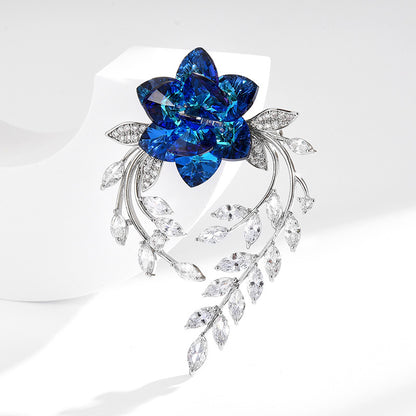 Three-dimensional Flower Brooch