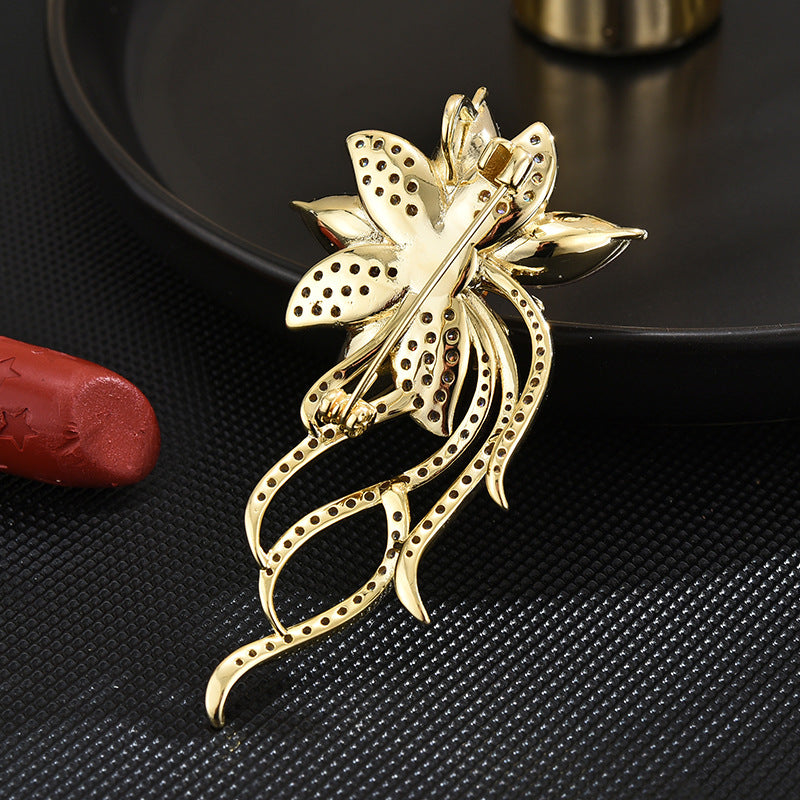 Inlaid Diamond Crystal Flower Brooch