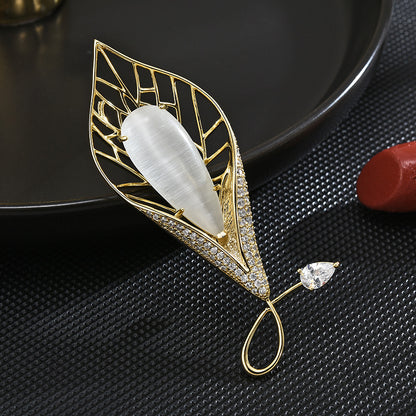 Hoa lily MoonStone Brooch